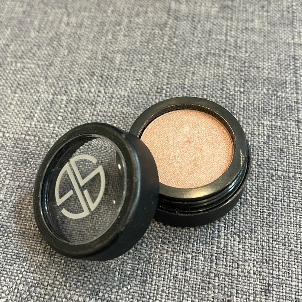 Studio Gear “Champagne” Eyeshadow